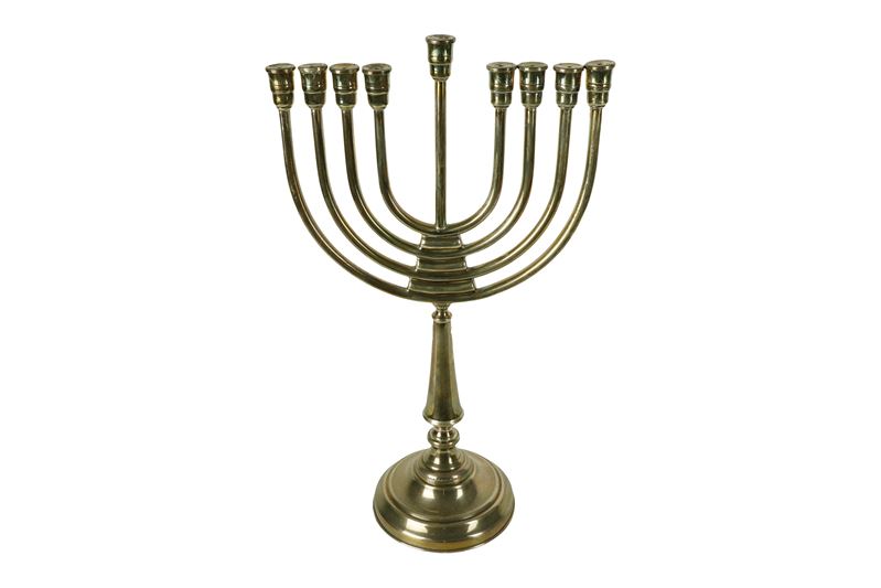 Piccola Menorah in metallo argentato