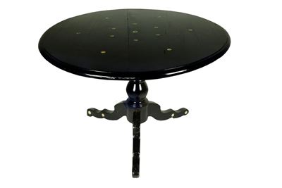 Tavolo Tondo a Vela in Legno di Rovere con Piano e Gambe Ebanizzate. al Piano Inserti Circolari i...