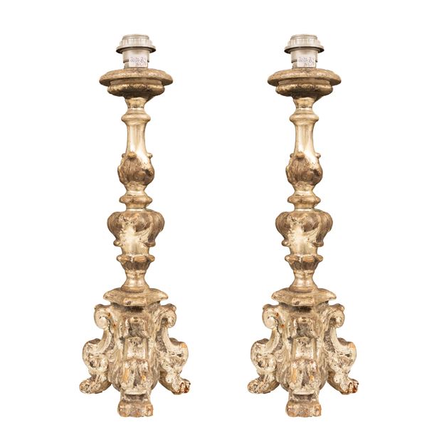 Coppia di candelieri in legno argentato Luigi XIV