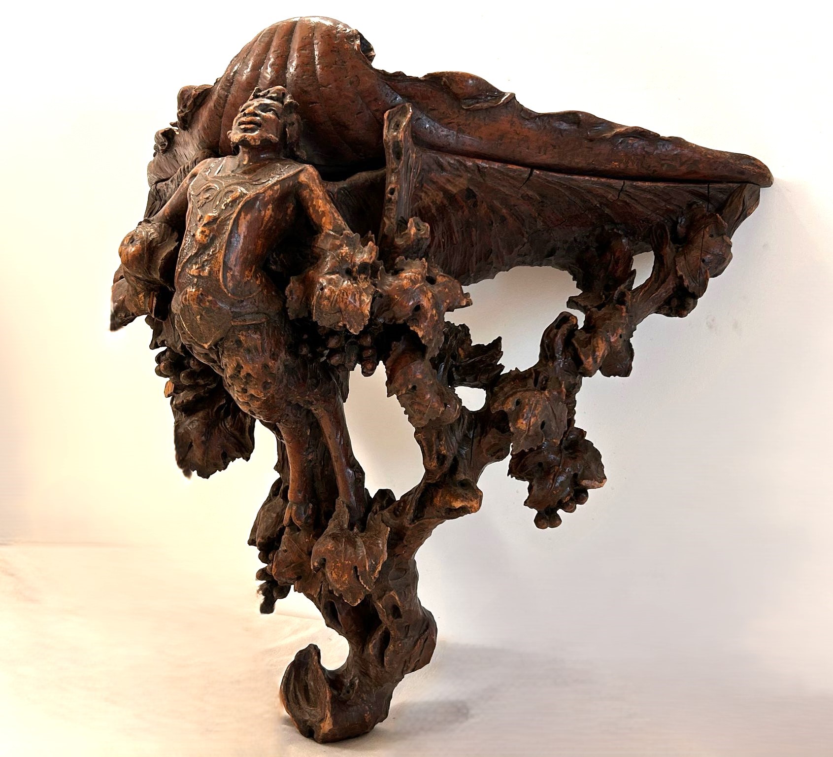 Consolle scultura in legno di cirmolo a lacca rossa veneziana