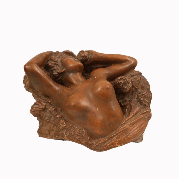 Costantino  Barbella - Scultura in terracotta "Donna tra le rose"