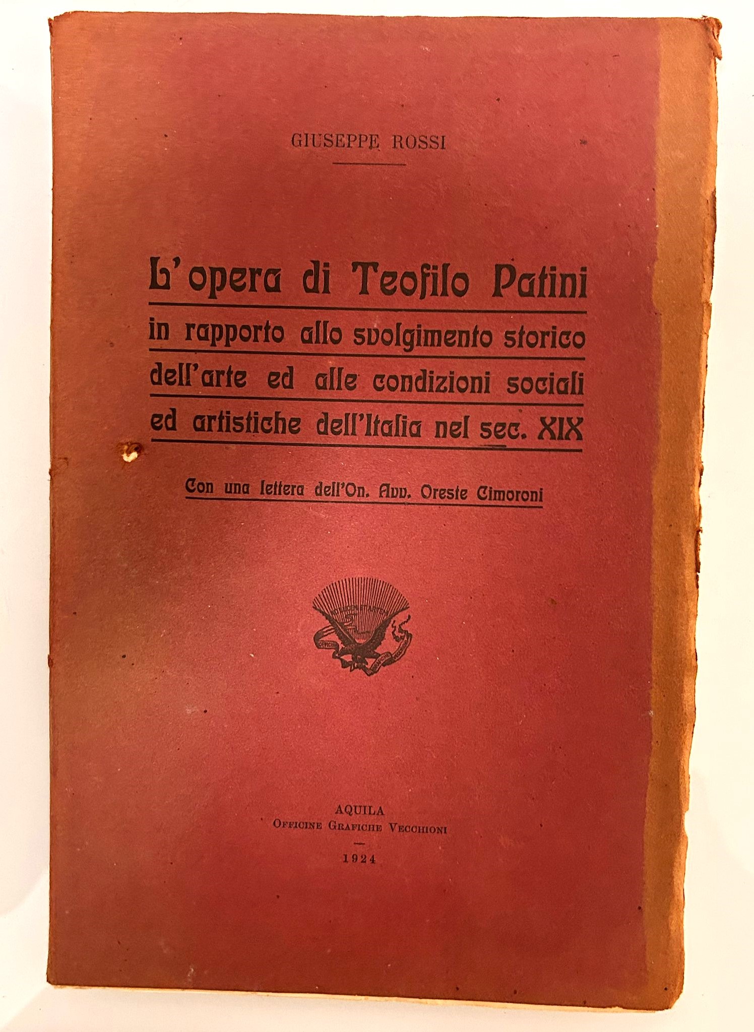 Folder contenente libri e cartoline, lettere di vari autori abruzzesi