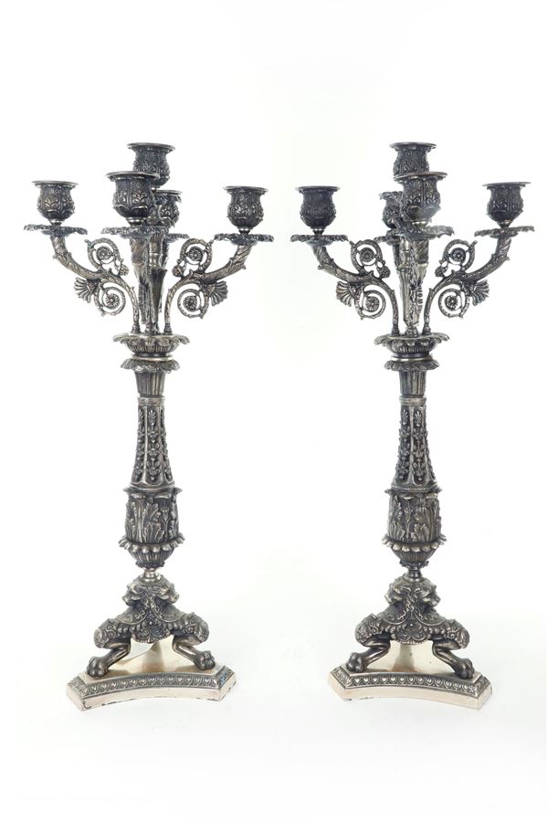 Coppia di grandi candelabri in lamina di argento a 5 luci 