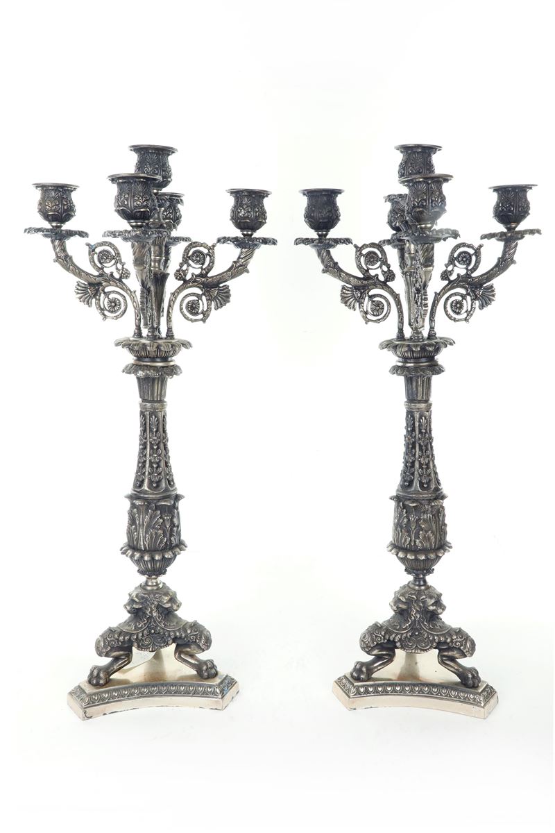 Coppia di grandi candelabri in lamina di argento a 5 luci