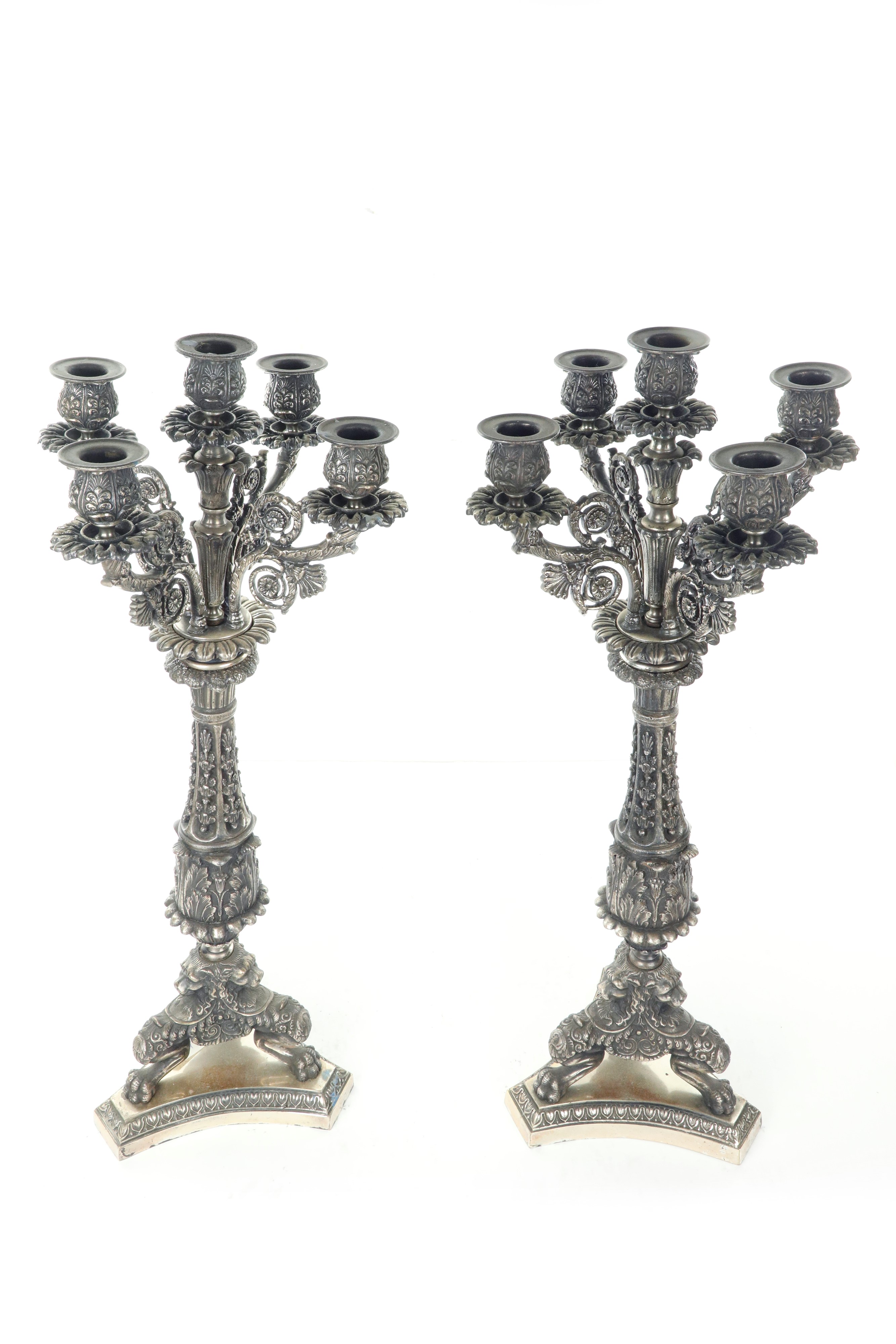 Coppia di grandi candelabri in lamina di argento a 5 luci