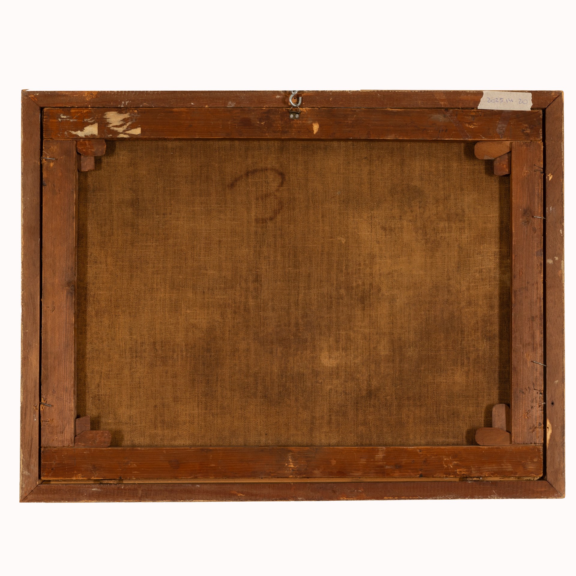 Pastore con capre e pecora in paesaggio agreste.