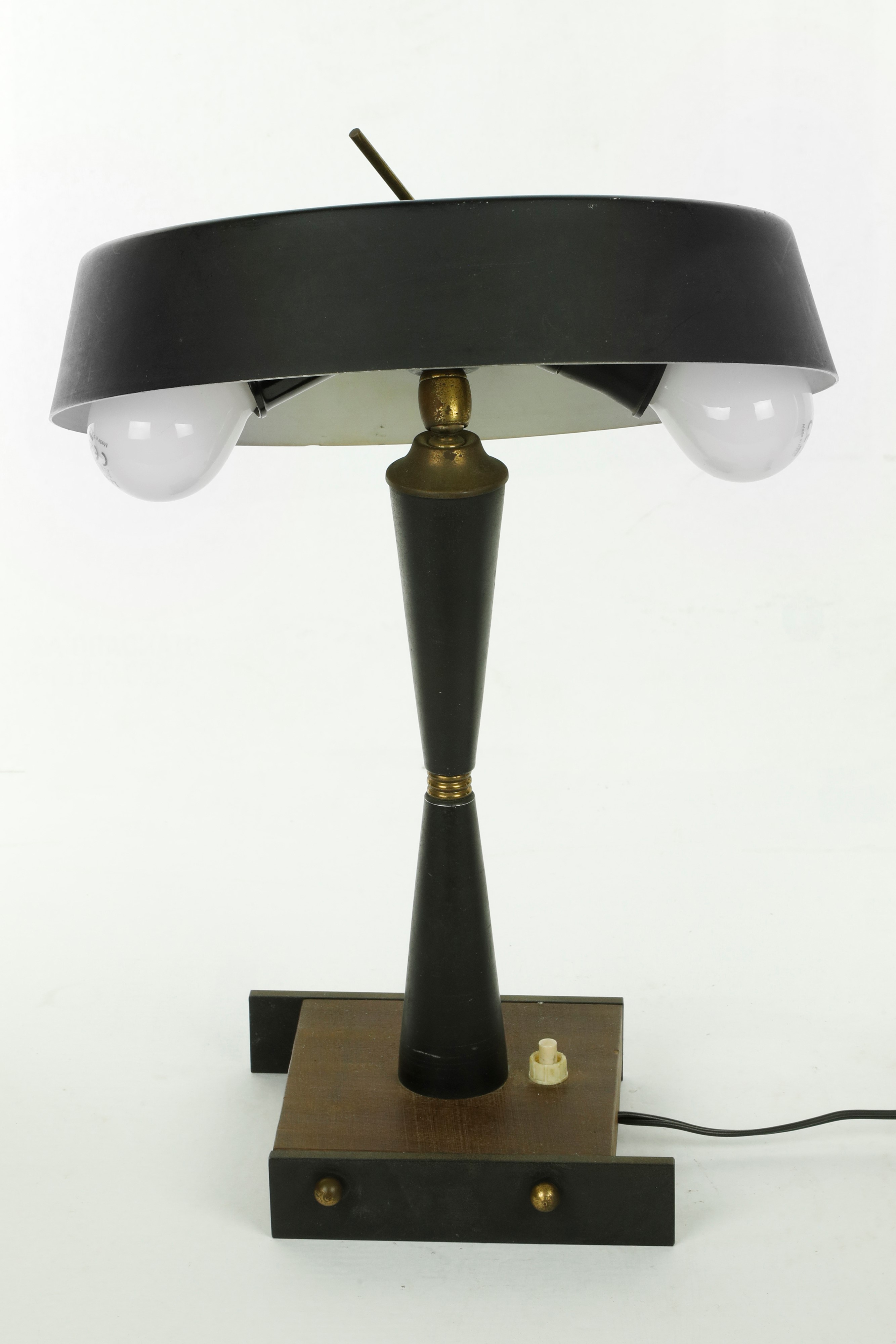 Stilux Milano, Lampada da tavolo a due luci con diffusore in alluminio laccato nero (1950 circa)