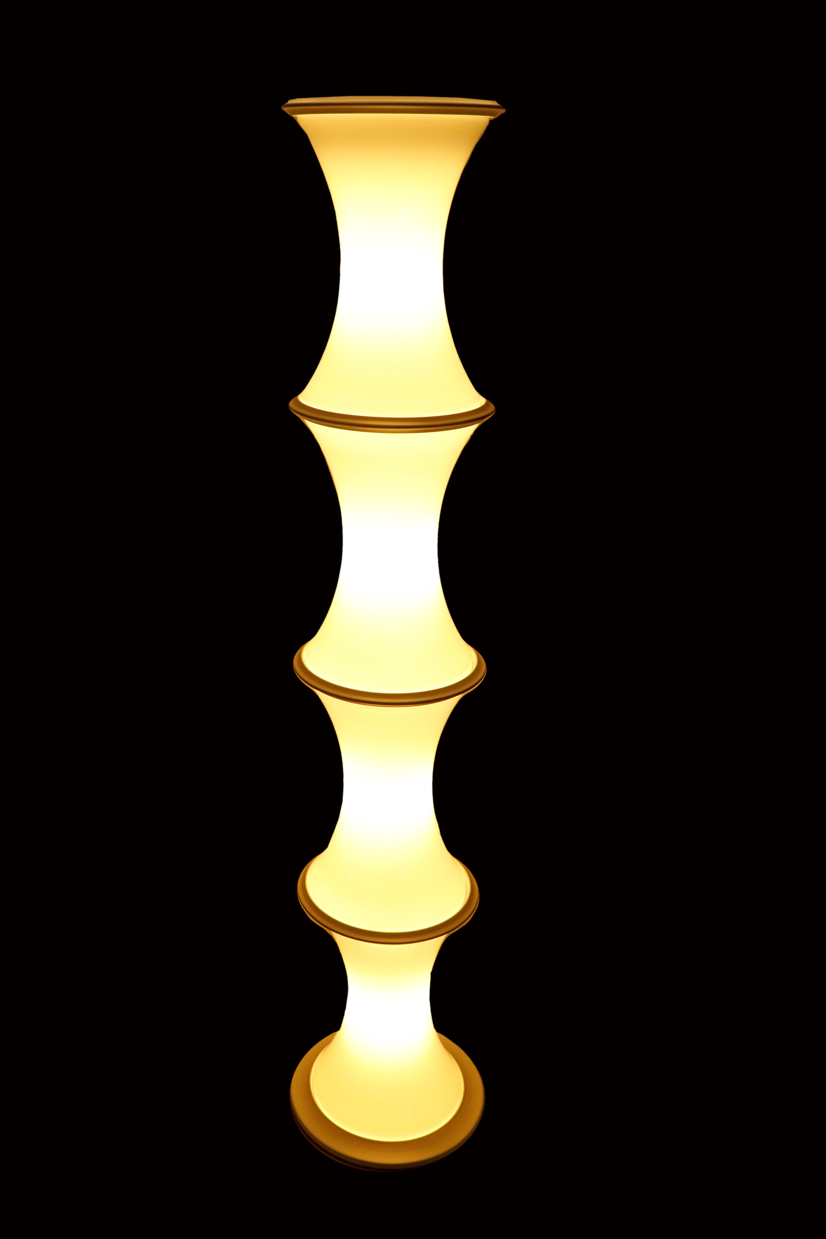 Enrico Tronconi - Lampada da terra “Bamboo”, produzione italiana, metallo cromato e vetro opalino