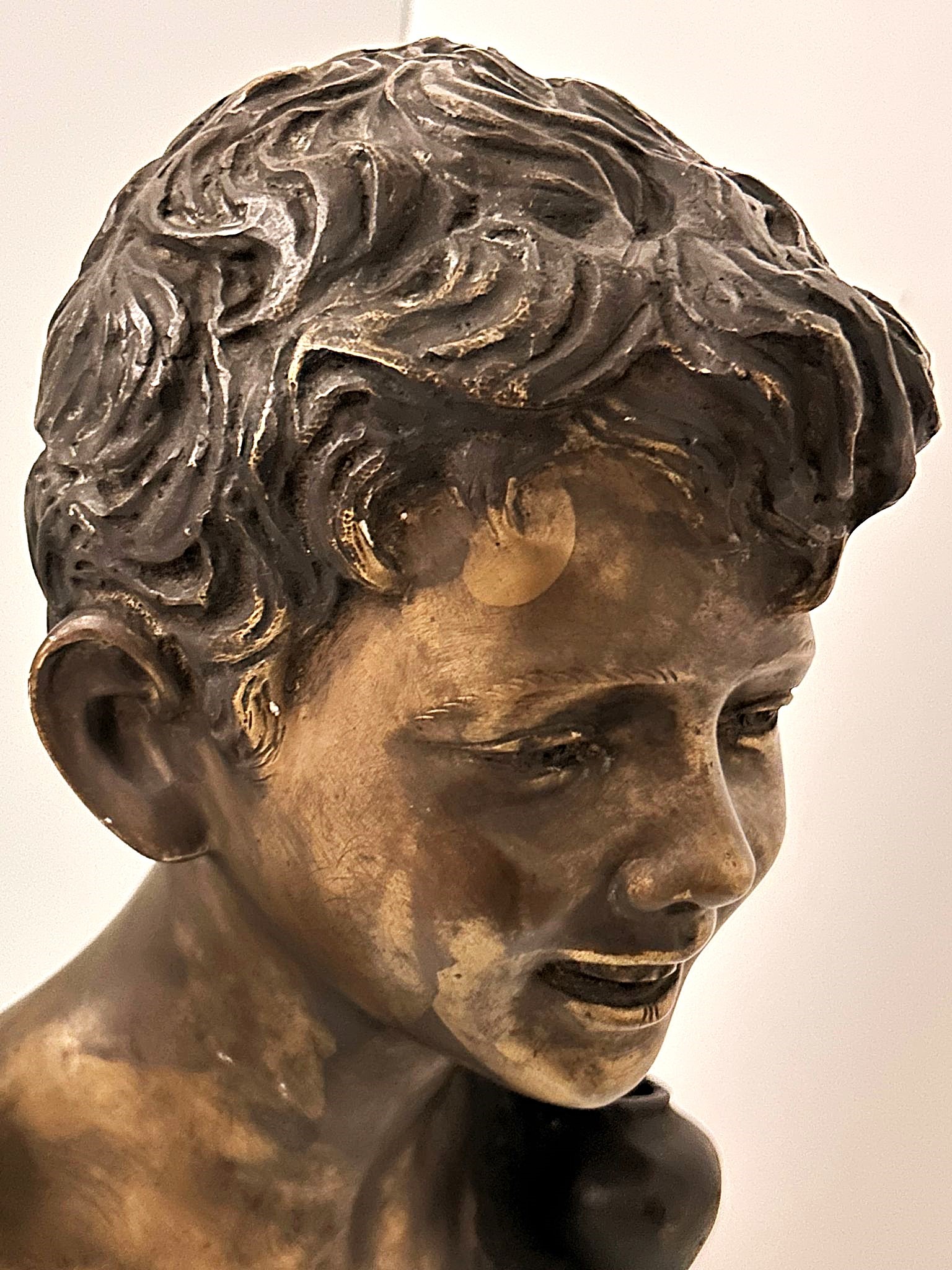 Scultura di scugnizzo in bronzo brunito
