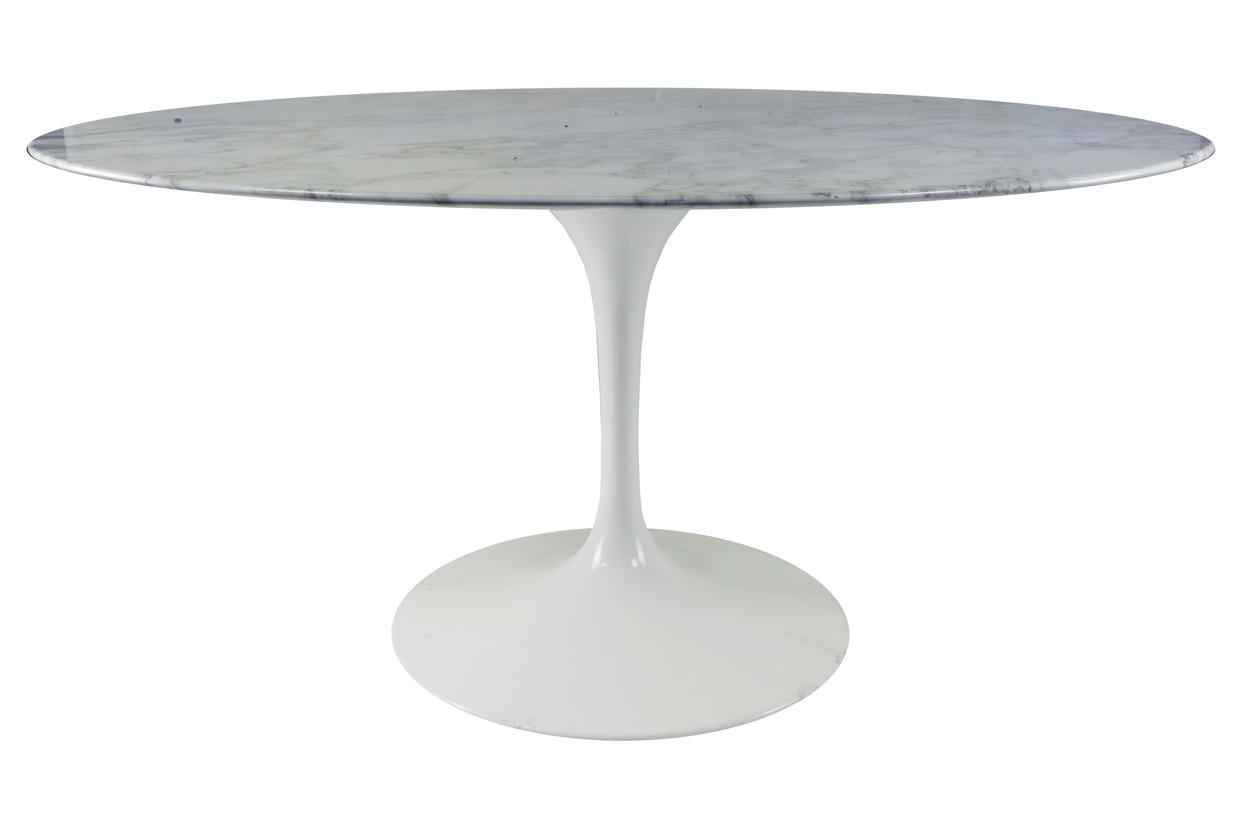 Eero Saarinen - Tavolo Tulip con piano circolare in marmo e piede in alluminio pressofuso, produz...