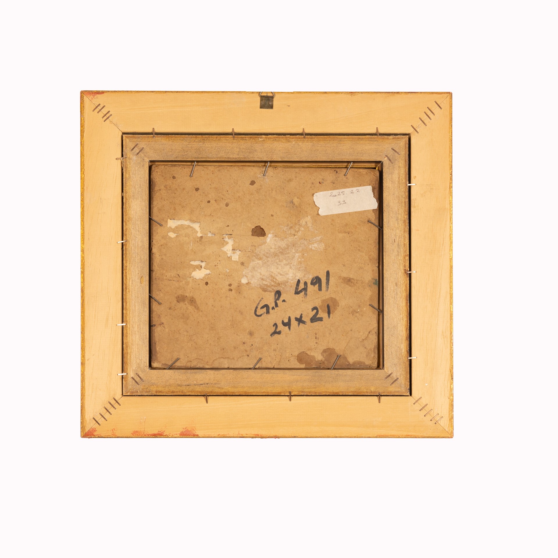 Asino e pecora che mangiano fieno