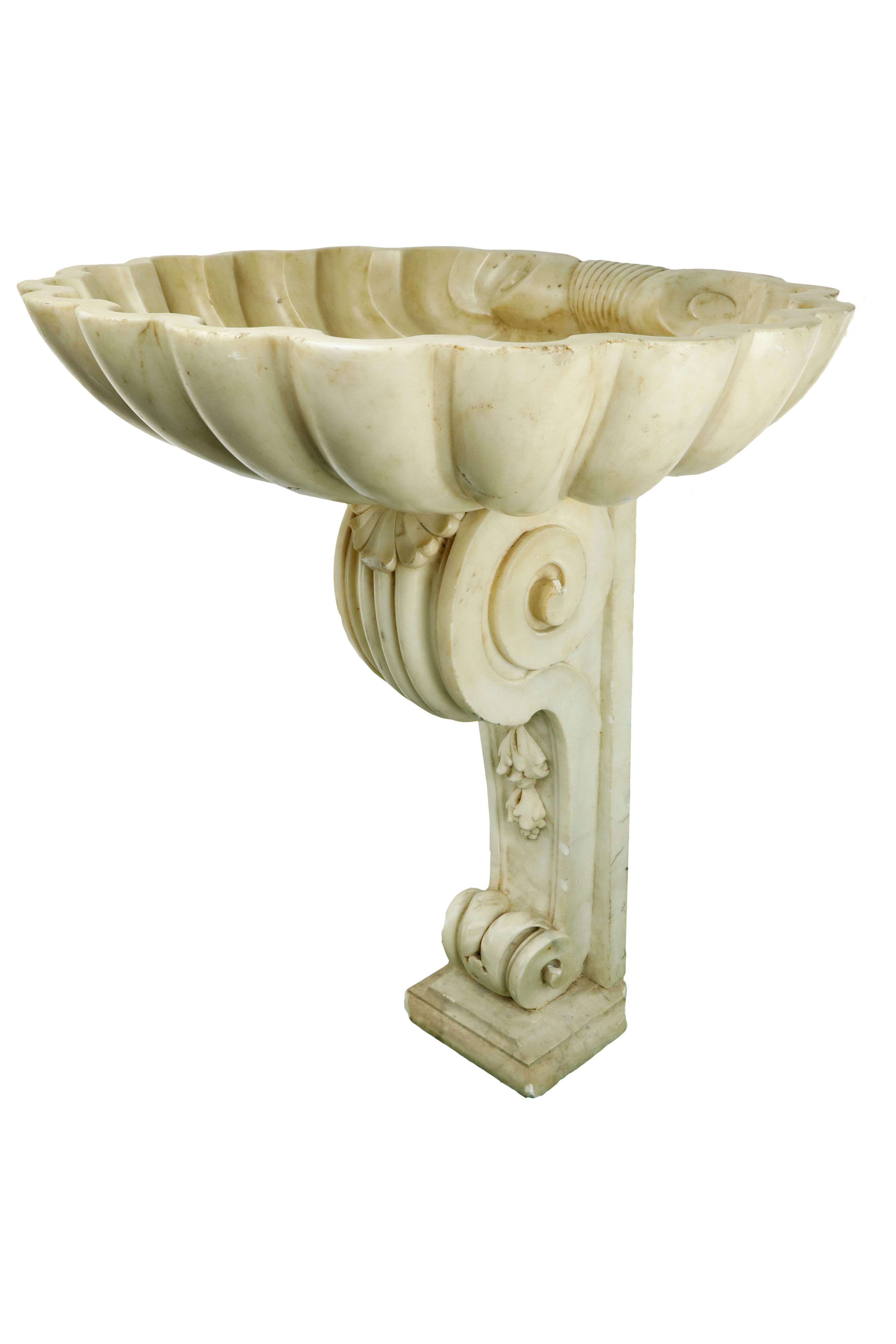 Vasca da parete a forma di conchiglia in marmo bianco statuario