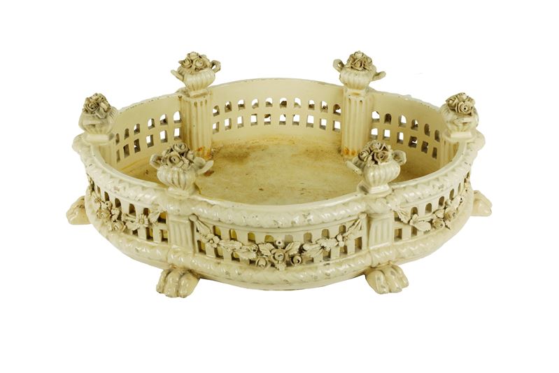 Centrotavola in ceramica bianca "Pesaro", XVIII Sec.