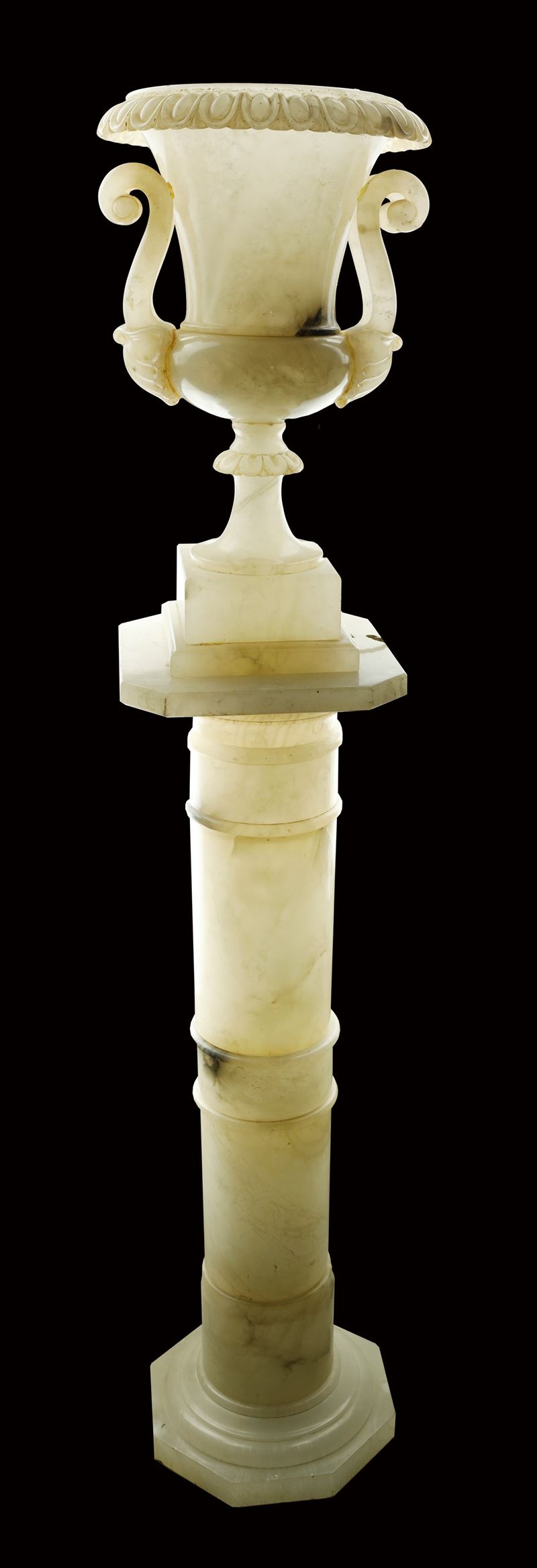 VASO IN ALABASTRO SU COLONNA