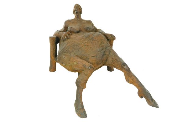 SCULTURA IN TERRACOTTA DI DONNA raff. "maternita' "