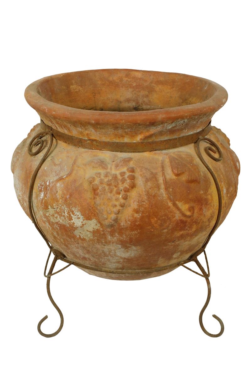 Orcio Basso in Terracotta con Tripode in Ferro Battuto