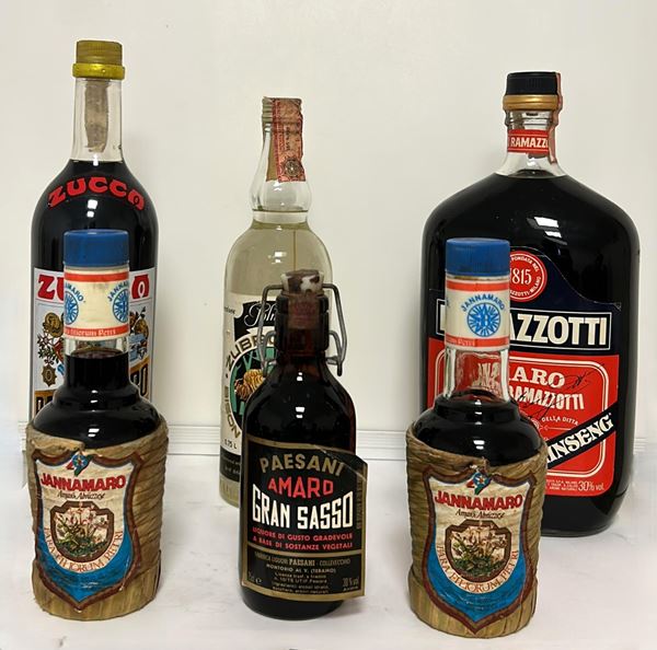 GRUPPO DI 6 BOTTIGLIE DI LIQUORI ANNI 80