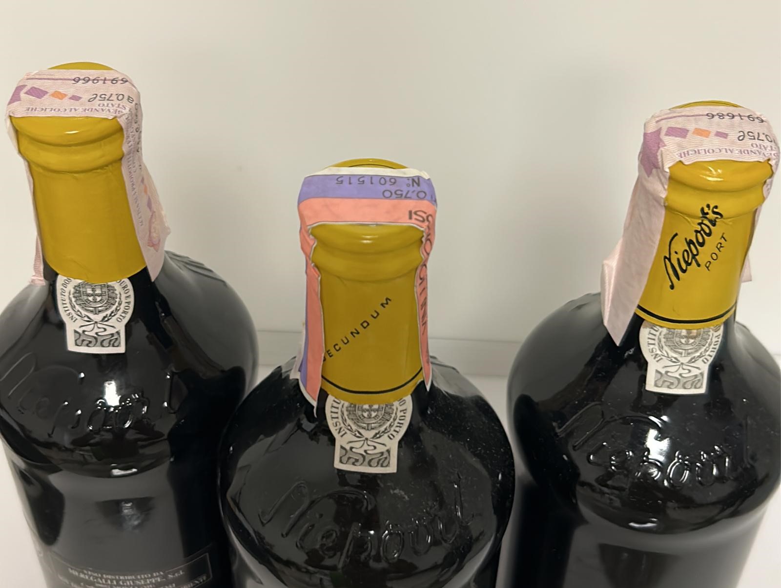 GRUPPO DI 3 BOTT. PORTO NIEPORT 1999-2001-2003