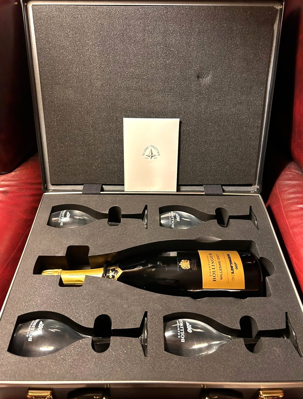 CHAMPAGNE MAGNUM IN COFANETTO COMMEMORATIVO BOLLINGER "007"