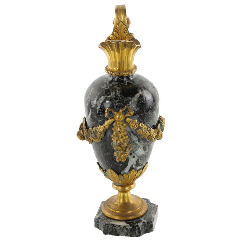 Vaso in marmo e bronzo dorato
