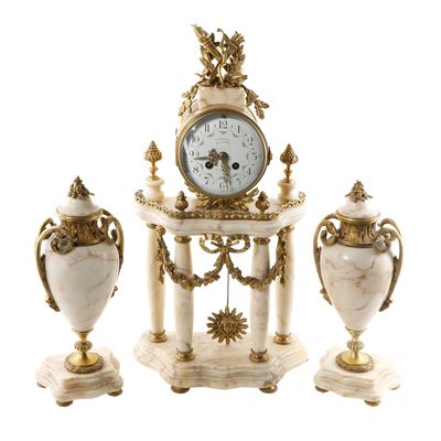 Francia, Orologio a tempio con candelabri in marmo e bronzo