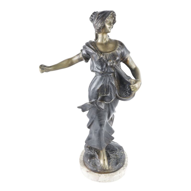 Autore ignoto, Seminatrice, scultura in bronzo patinato
