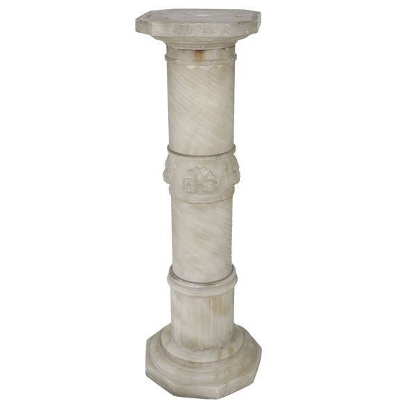 Importante colonna in Alabastro porta scultura