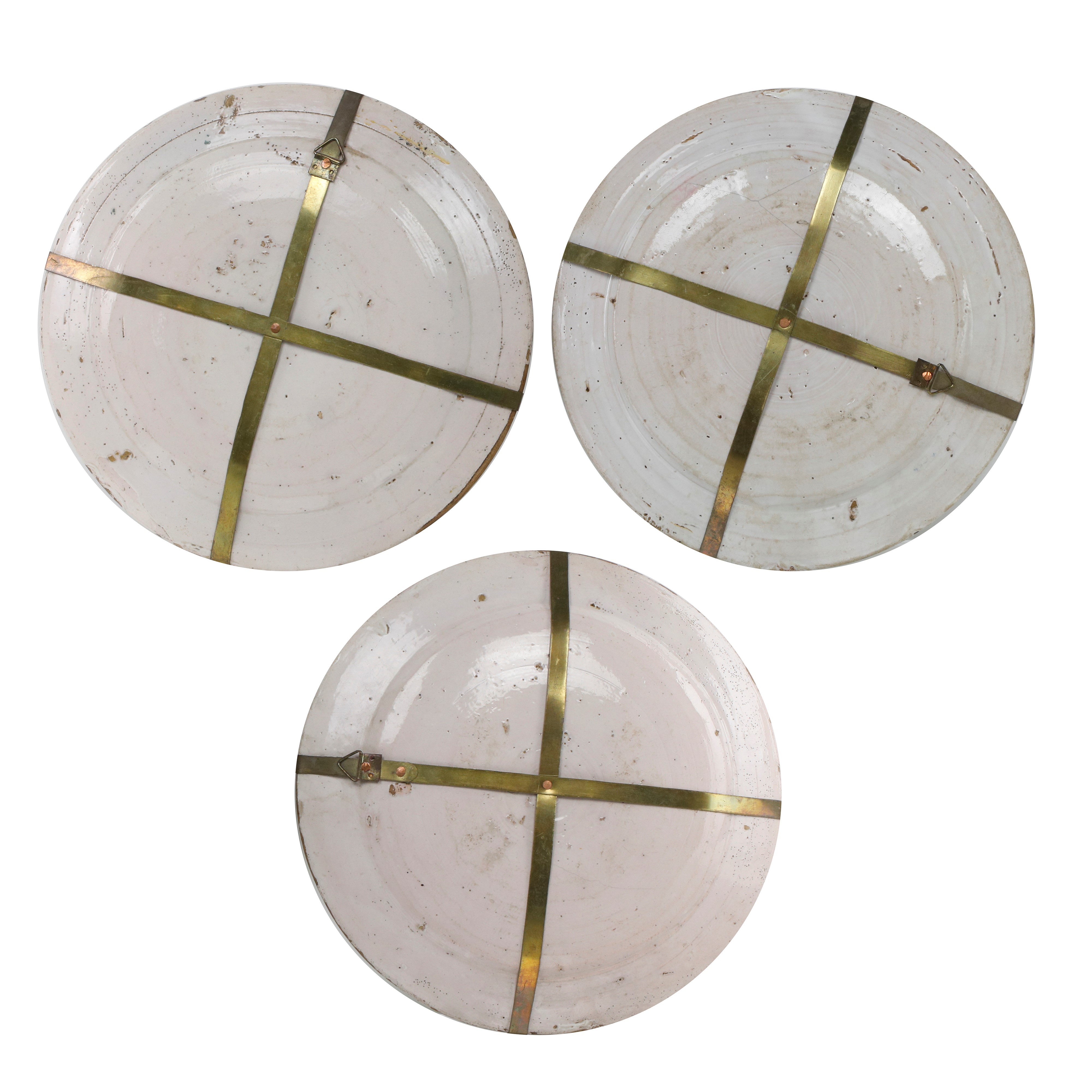 Tre piatti in ceramica di Castelli, Inizi XIX secolo