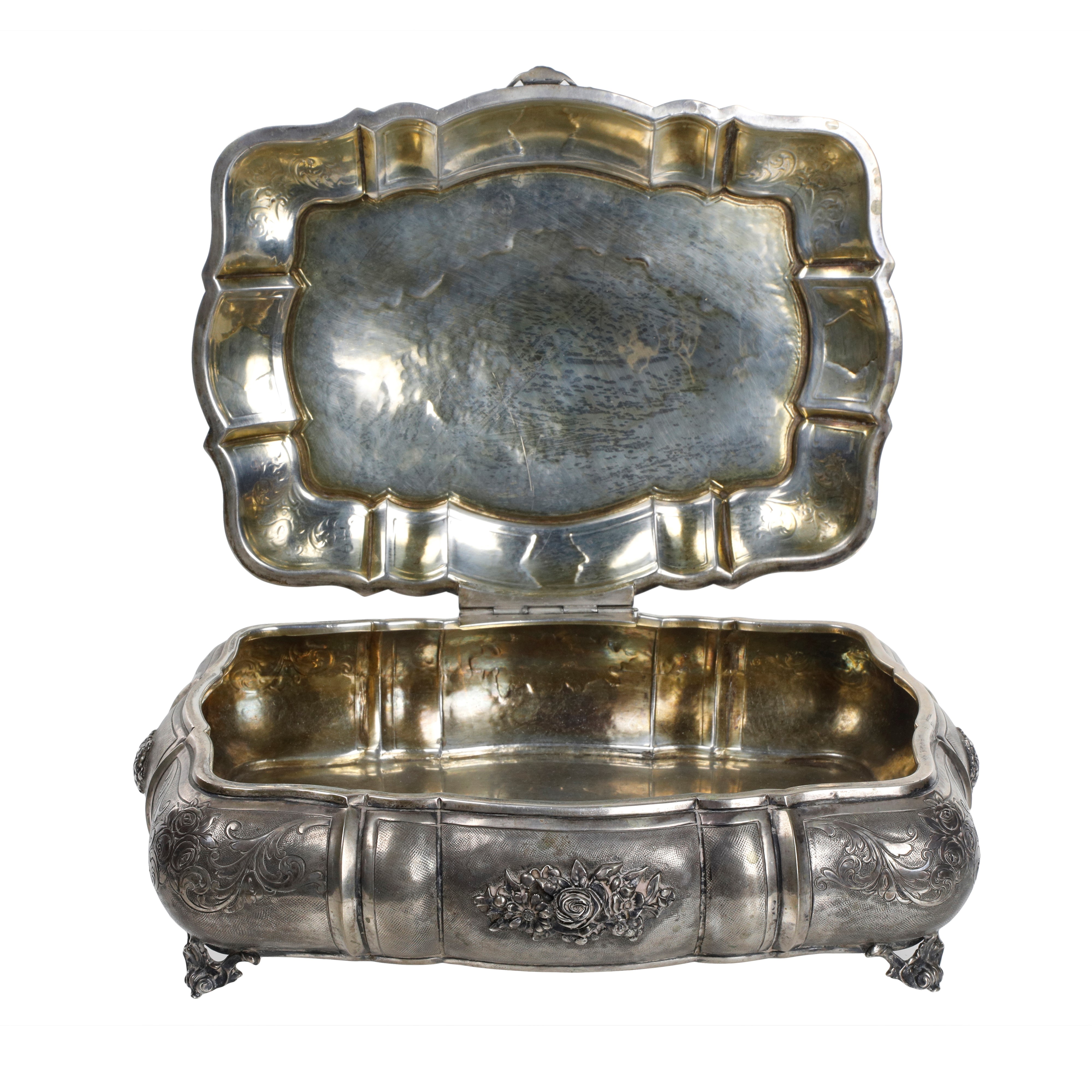 Cofanetto in Argento 800, con incisioni floreali e malachite