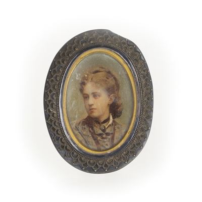 Miniatura ritratto di fanciulla, ovale in cornice argentata