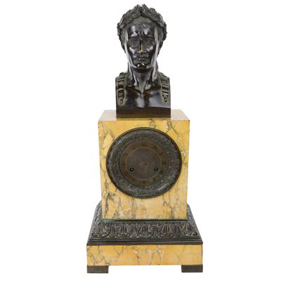 Orologio, scultura in bronzo su base in marmo giallo Siena