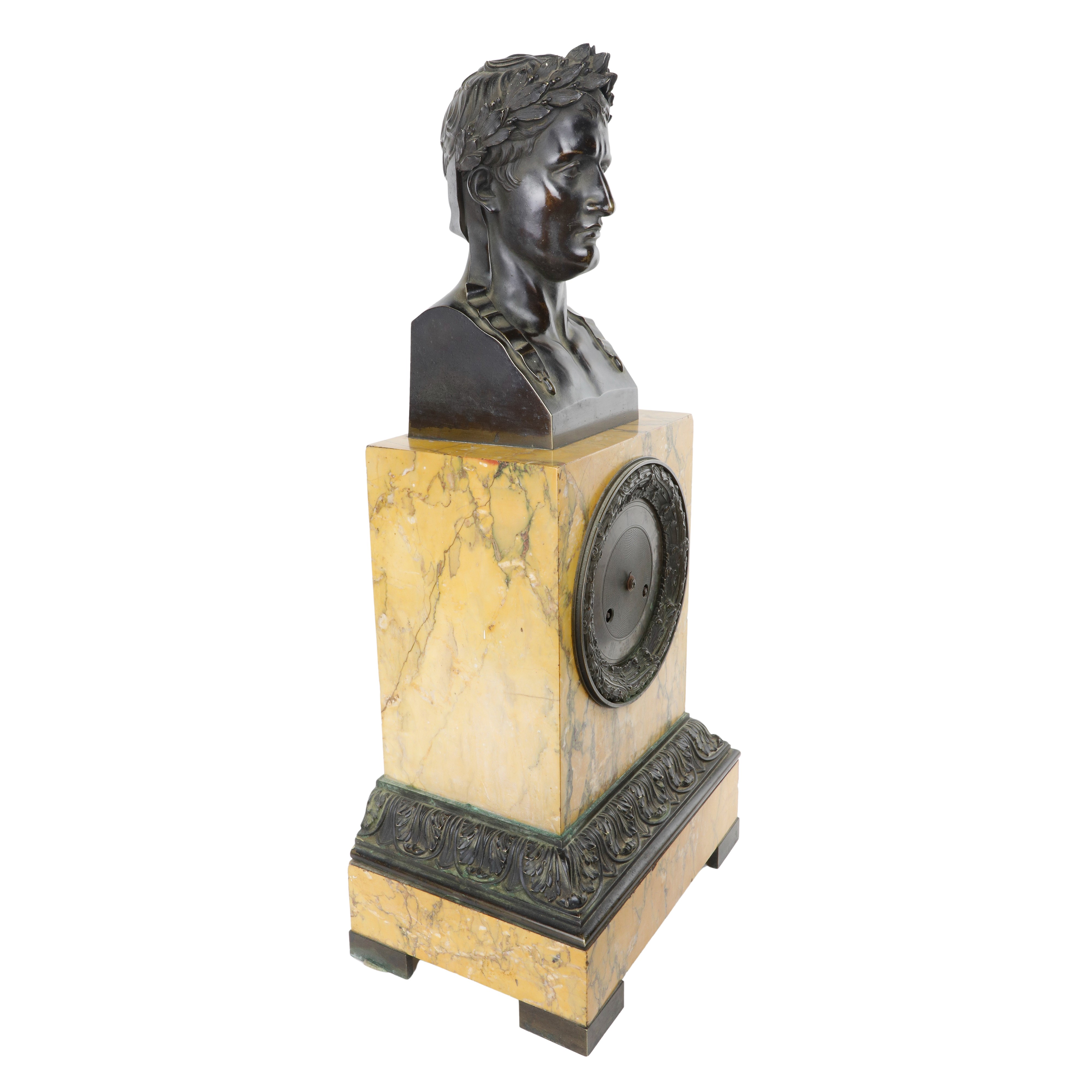 Orologio, scultura in bronzo su base in marmo giallo Siena