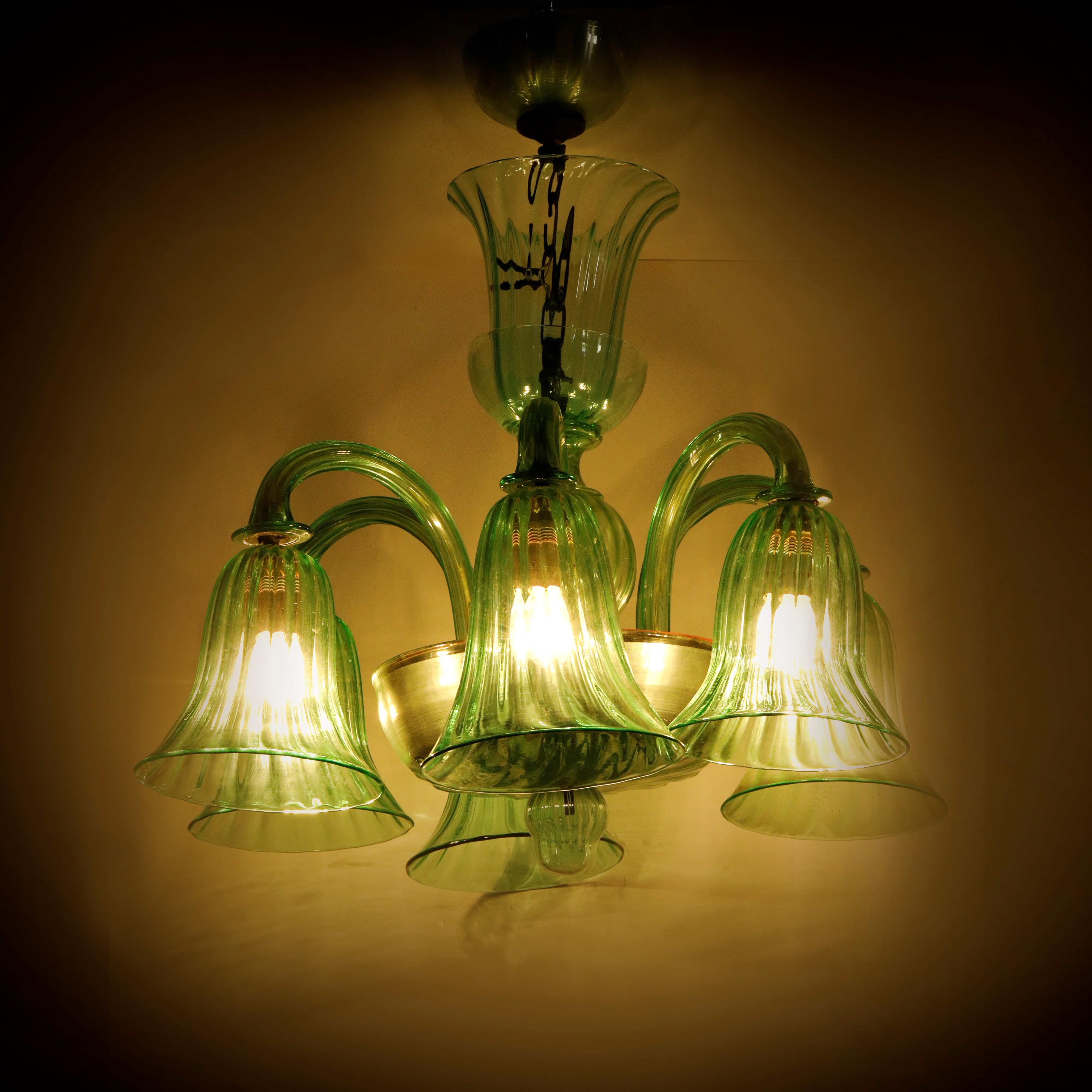 Napoleone Martinuzzi - Lampada a sospensione a sei luci per Venini, Italia (vetro soffiato verde ...