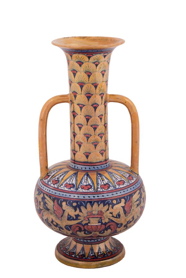 Vaso a tromba in ceramica dipinta a lustro Gualdo Tadino Società Mastro Giorgio