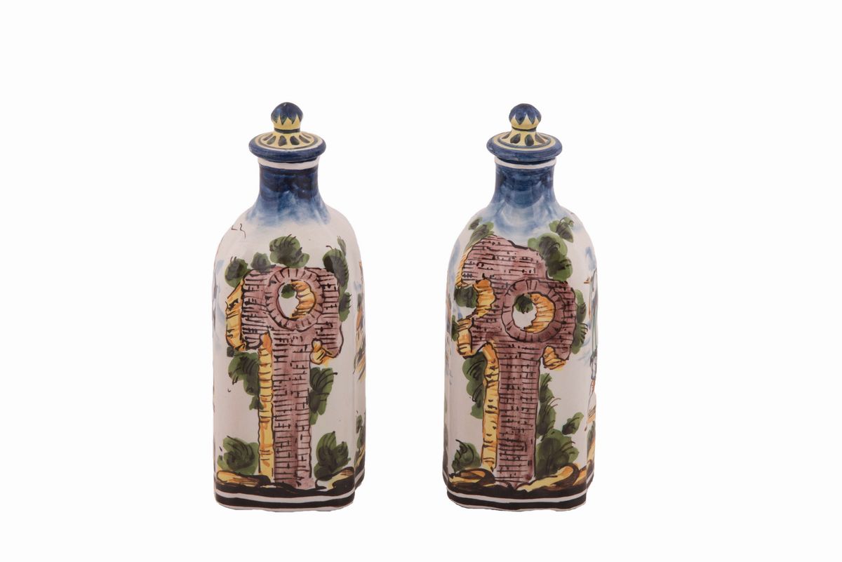Coppia di Bottiglie con Tappo in Maiolica