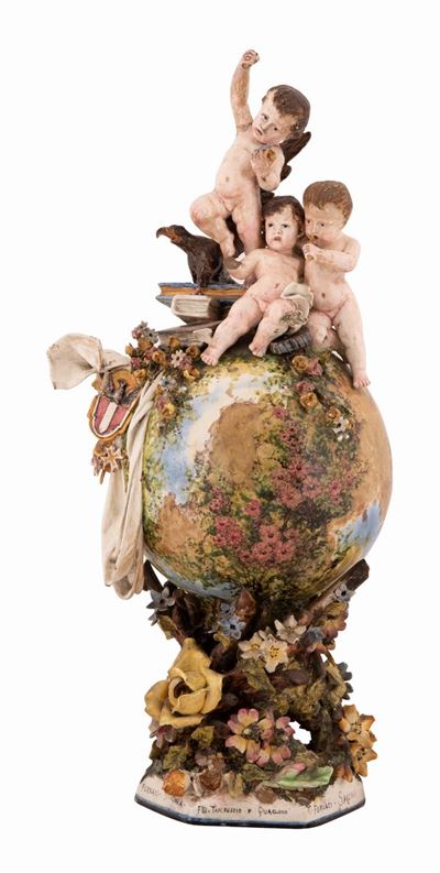 Scultura in Ceramica Savona Raffigurante Putti su Mappamondo
