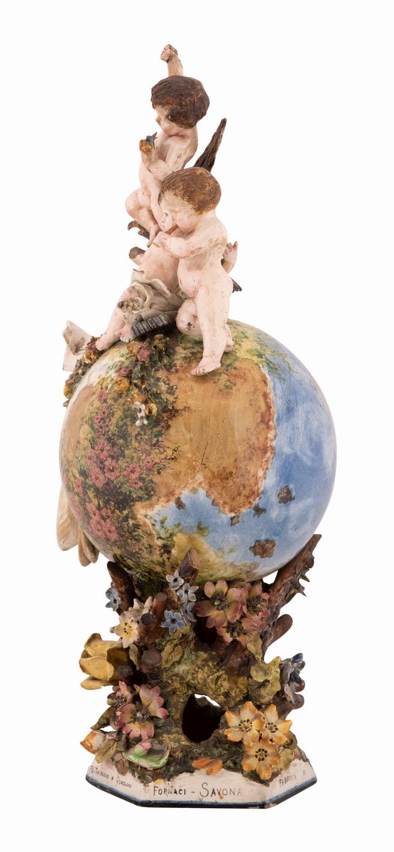 Scultura in Ceramica Savona Raffigurante Putti su Mappamondo