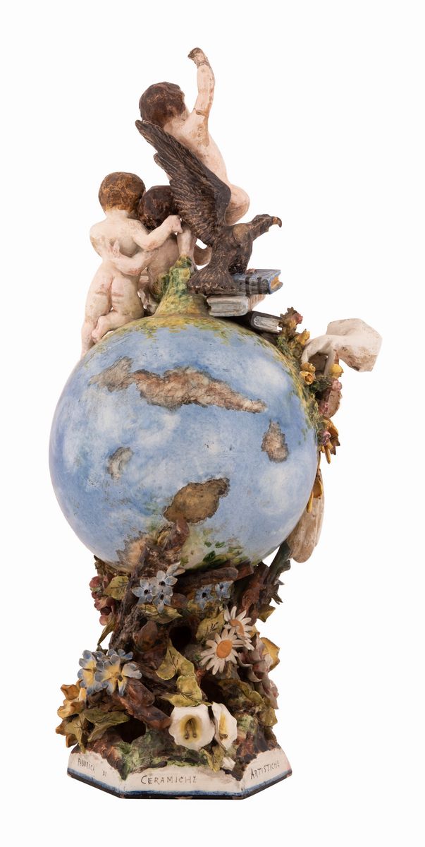 Scultura in Ceramica Savona Raffigurante Putti su Mappamondo