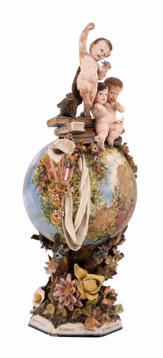 Scultura in Ceramica Savona Raffigurante Putti su Mappamondo