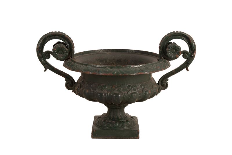 Grande vaso a cratere in metallo dipinto in verde