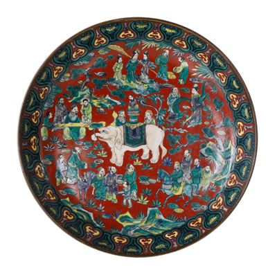 Piatto giapponese, Kutani, XIX secolo, periodo Edo/Meiji con decorazione di elefante