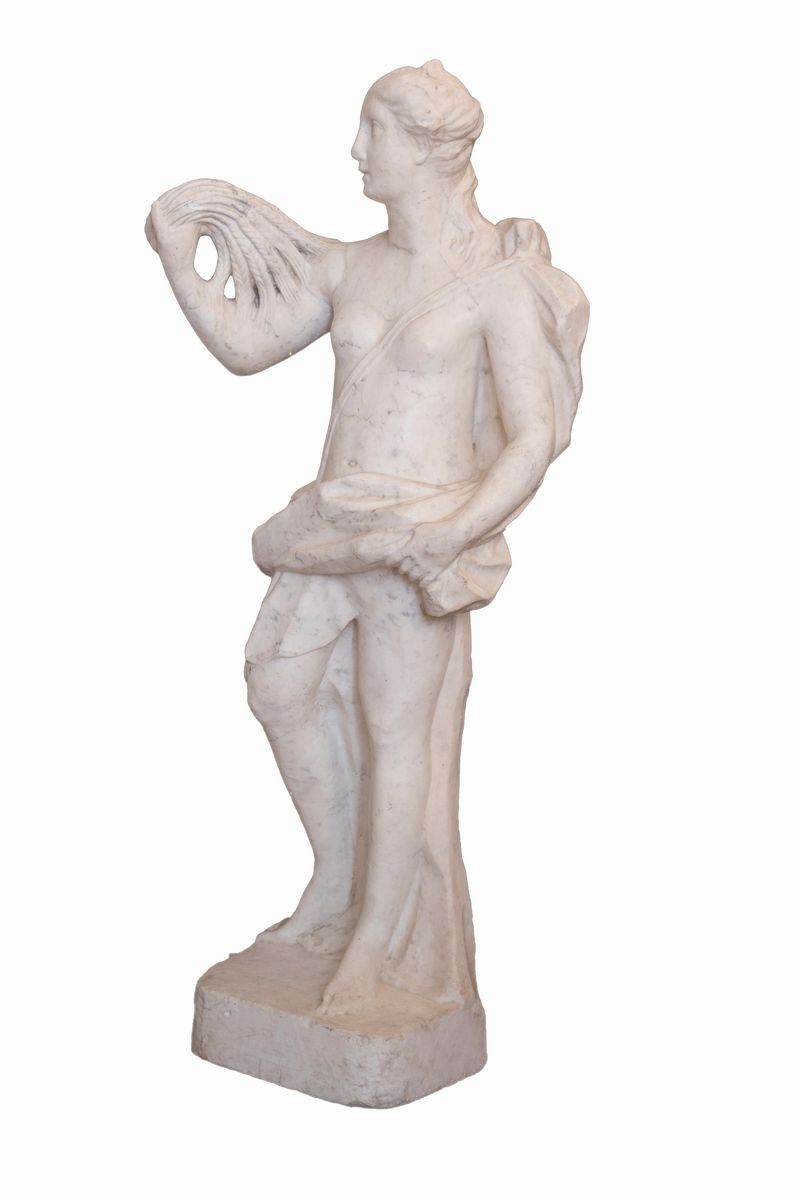 Antica Scultura in Marmo Bianco Raffigurante Cerere