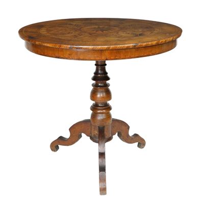 Tavolo Sorrento, legno di noce, lastronato e intarsiato, Prima metà XIX secolo
