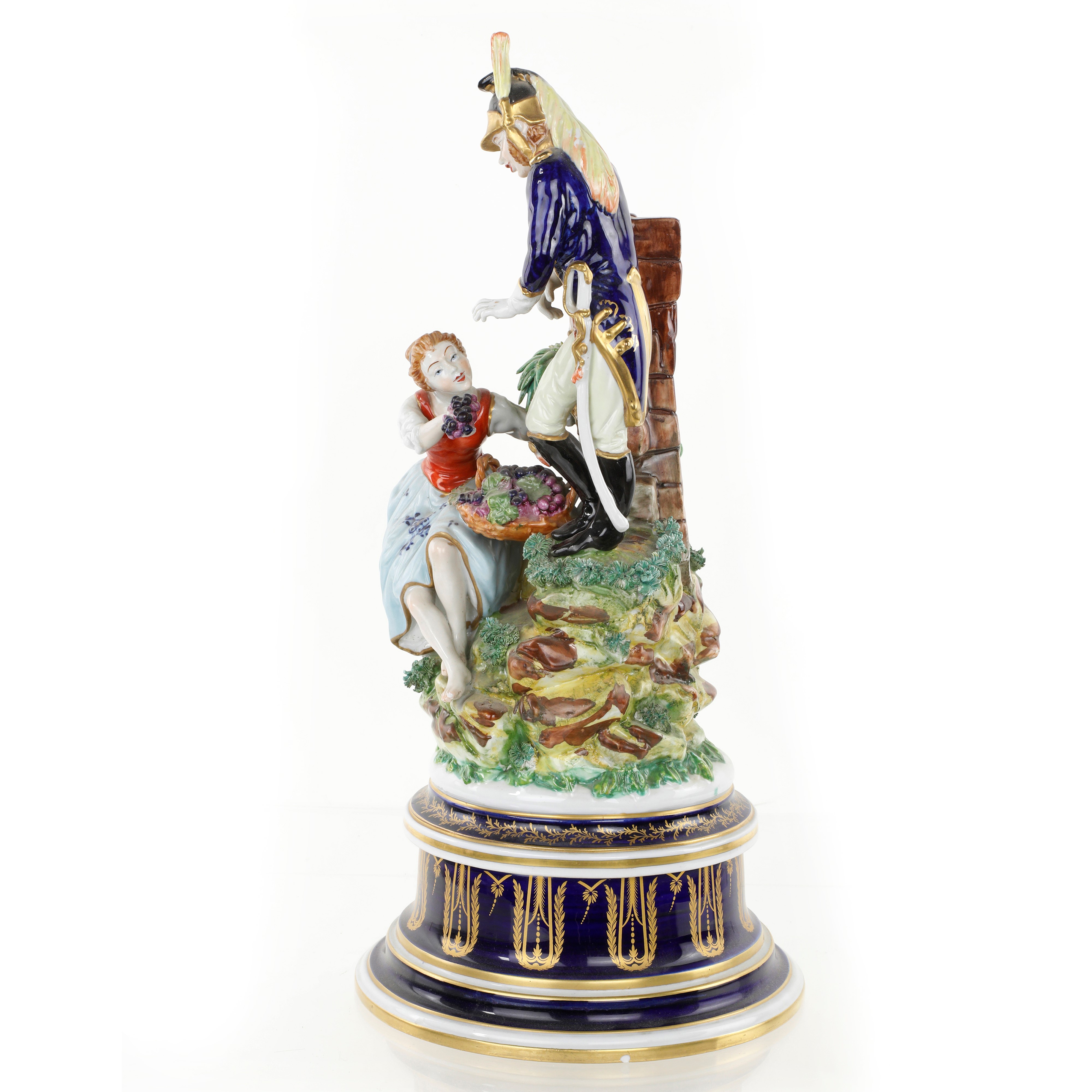 Gruppo in porcellana, 'Scena romantica con soldato e fanciulla', Limoges, Francia, XX secolo