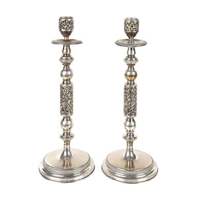 Coppia di Candelieri in Argento 800, tronco traforato