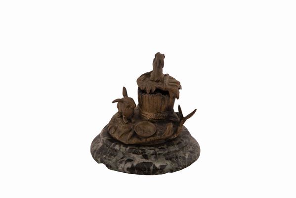 Calamaio in bronzo dorato con conigli