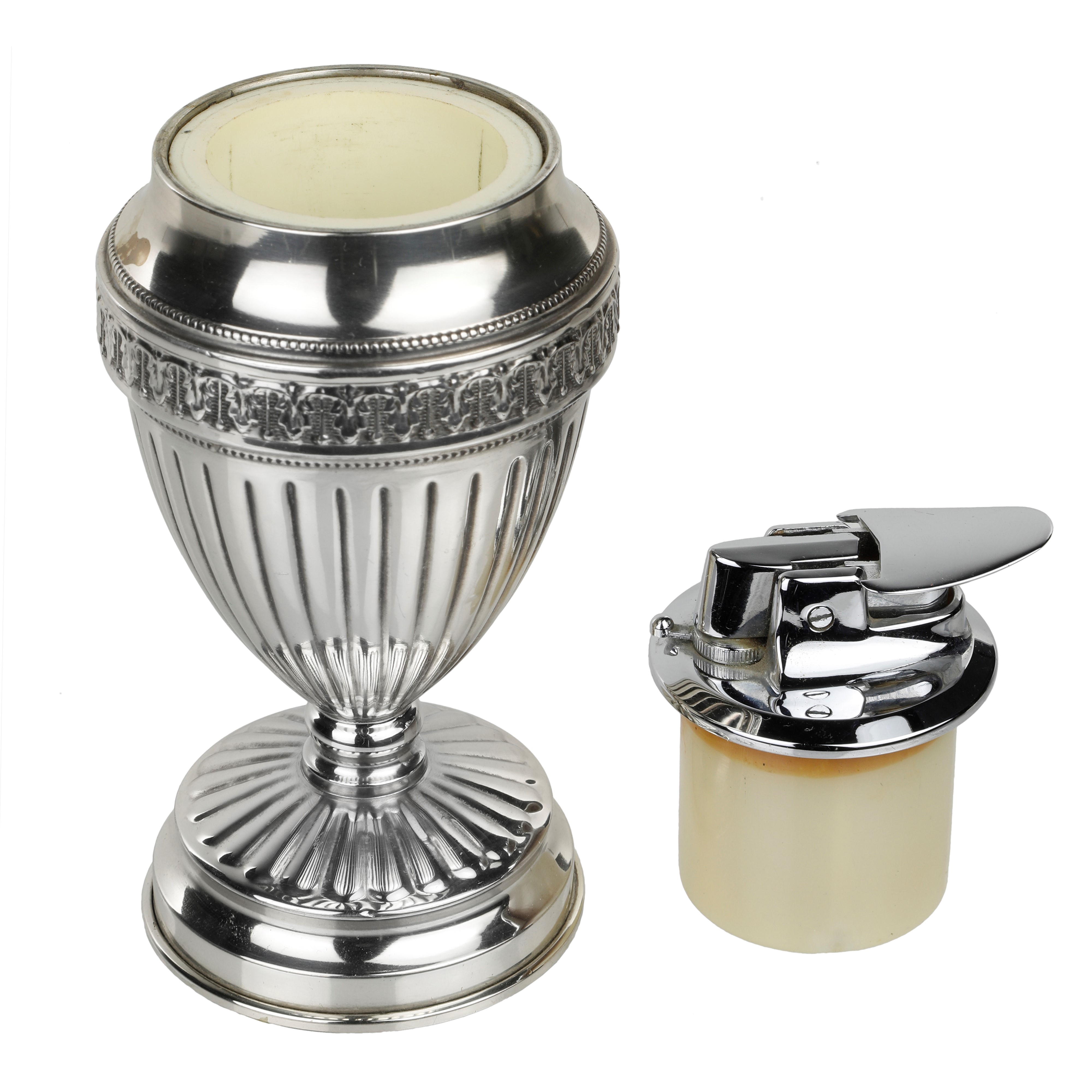 Accendino da tavolo in argento 800, cm 13,0 x 7,0