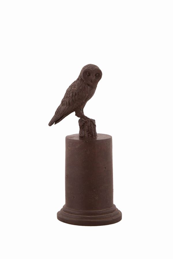 Piccola scultura in ferro raffigurante gufo su colonna  - Asta Asta di Arredi e Dipinti Antichi, Argenti e Design - Gliubich Casa d'Aste