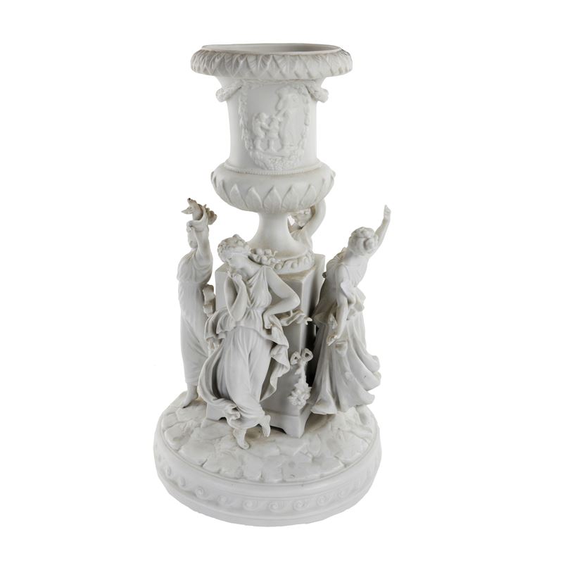 Vaso in biscuit, XIX secolo, con figure danzanti