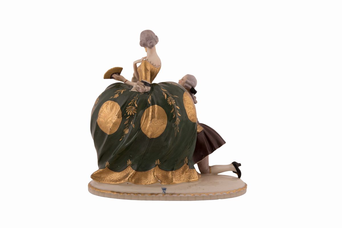 Scultura in Porcellana Dipinta Capodimonte Raffigurante Scena di Corteggiamento
